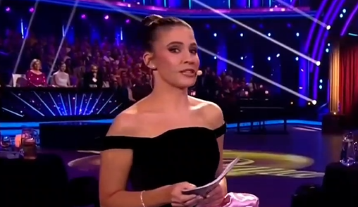 Deviate kolo 11. série tanečnej šou Let's Dance - moderátorka Jana Kovalčiková.