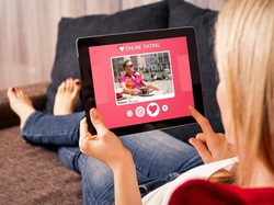 Potrzeby te same, mechanizmy zupełnie inne - mocne i słabe strony miłości w czasach Internetu