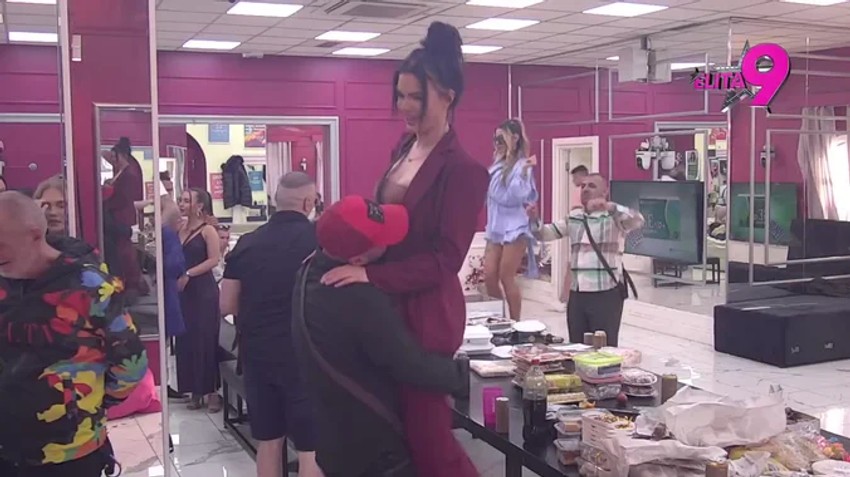 Luka ljubi trudnu Anitu u stomak: Cveta ljubav u Eliti 9