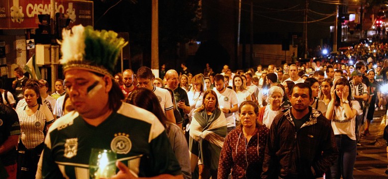 Tysiące osób uczciło pamięć piłkarzy Chapecoense w rocznicę tragedii