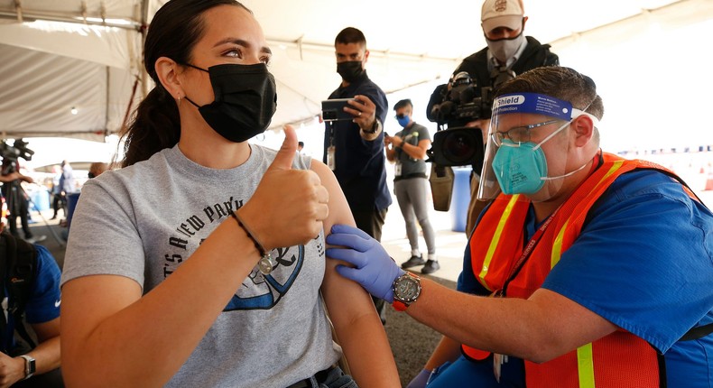As the US vaccine rollout ramps up, here's who's next in line: younger ...