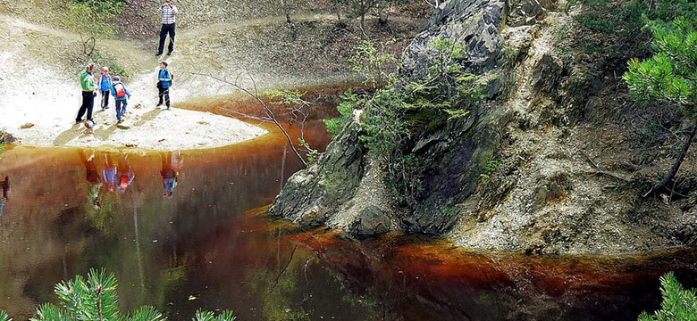 Kolorowe Jeziorka w Rudawach Janowickich - wybryk natury