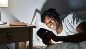 Experts recommend limiting the use of electronic devices at night [Shutterstock]