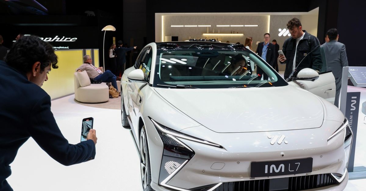 UE chce chronić europejskich producentów aut elektrycznych. Czy w wojnie z Chinami pomogą nowe cła?