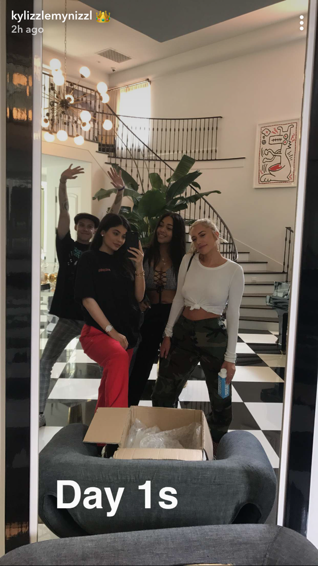 Kylie Jenner terhes