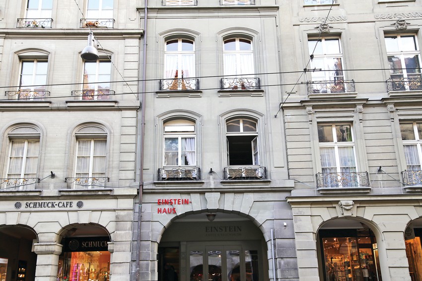 Stan Ajnštajnovih u Kramgase je na dva nivoa, na dva sprata. U njemu je Ajnštajn napisao svoja glavna teoretska
dela