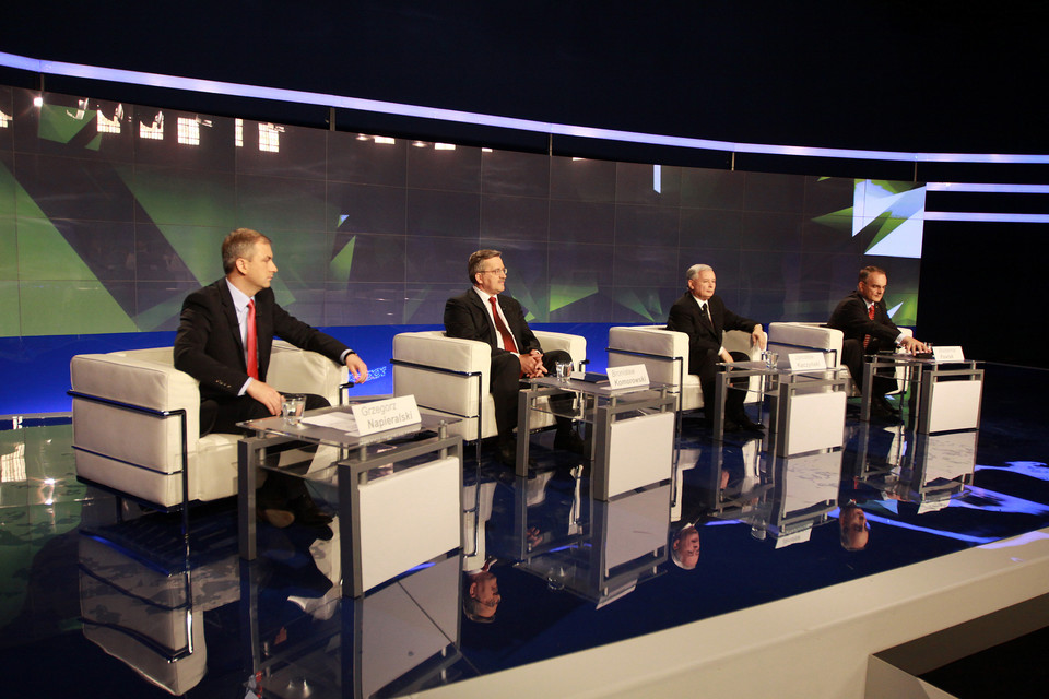 Od lewej: Grzegorz Napieralski (SLD), Bronisław Komorowski (PO), Jarosław Kaczyński (PiS) i Waldemar Pawlak (PSL), fot. PAP/Tomasz Gzell