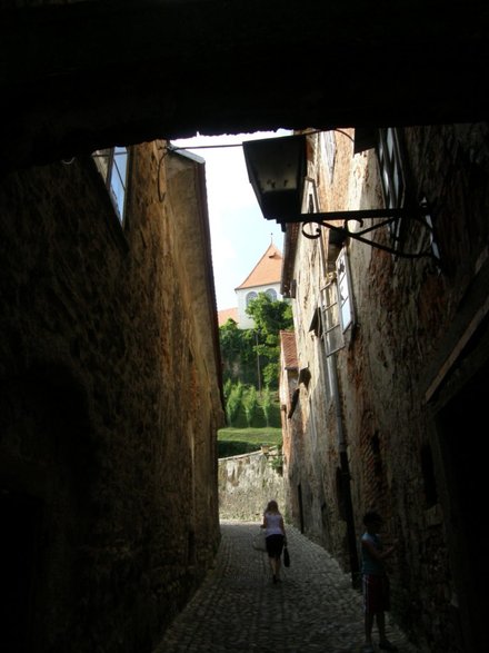 Ptuj - wąskie uliczki prowadzące na zamek