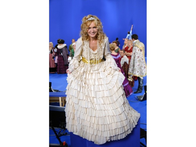 Latem tego samego roku (2005) pani redaktor pokazała nieznane dotąd oblicze. Zaangażowała się w akcję charytatywną i pokazała światu, że piękna z niej księżniczka.