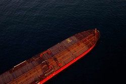 Siły USA zestrzeliły kilkadziesiąt pocisków i dronów Huti na Morzu Czerwonym