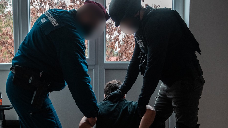 Egyszerre 15 helyszínt szálltak meg a rendőrök, tucatnyi embert fogtak el november 20-án / Fotó: police.hu