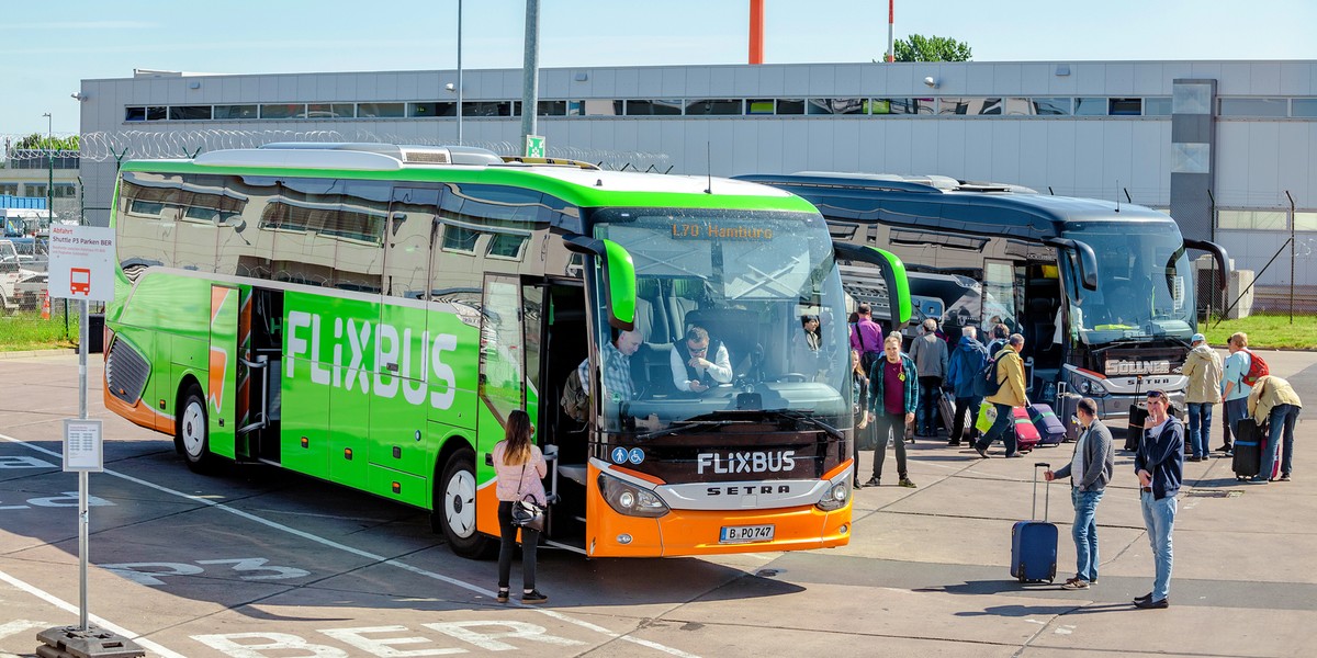 FlixBus Polska wznowi operacje od 28 maja, na początek oferując połączenia do 33 miast (w tym 14 w Polsce) na 6 regularnych liniach (5 międzynarodowych i 1 krajowej).