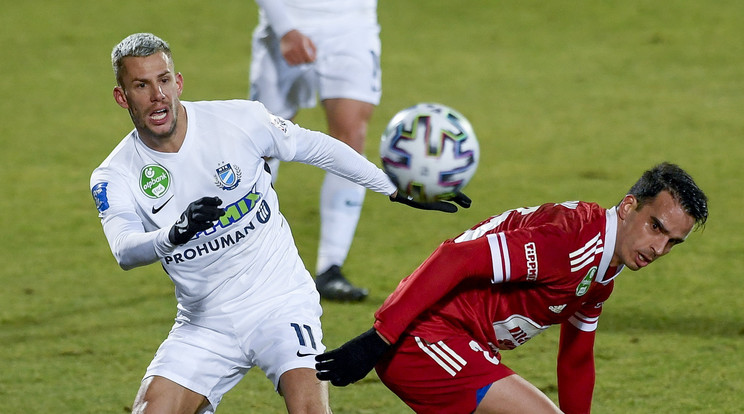 Varga Roland (fehérben) hat meccsen öt gólt szerzett az MTK-ban/ Fotó: MTI/ Czeglédi Zsolt