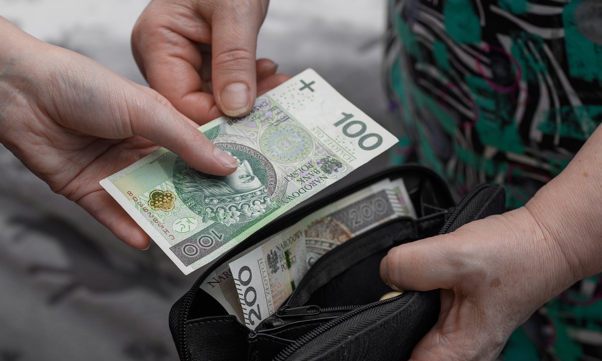 Tyle polscy emeryci potrzebują, by godnie żyć. Podali kwotę