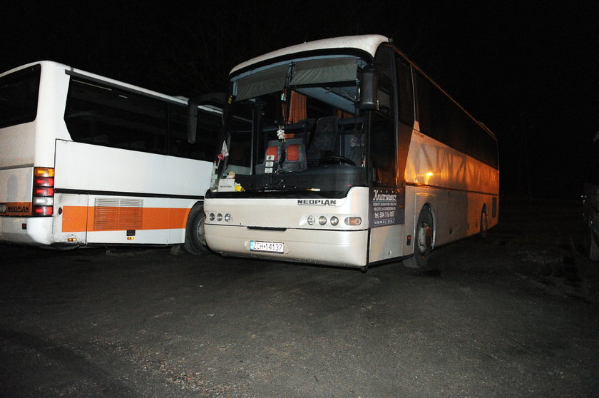 Kierowca autobusu puścił dzieciom seks sceny