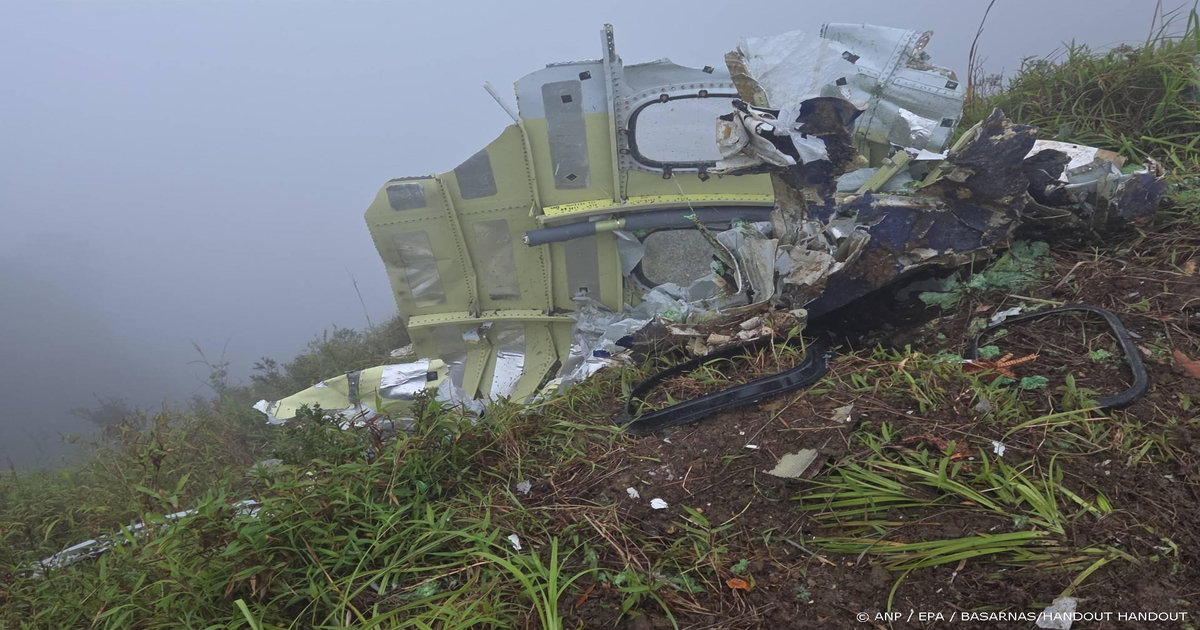 Vliegtuigcrash-Indonesi-1-200-reddingswerkers-zoeken-elf-vermisten-in-berggebied