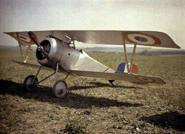 Francuski jednomiejscowy samolot myśliwski Nieuport 23, 30 maja 1917r. (domena publiczna).