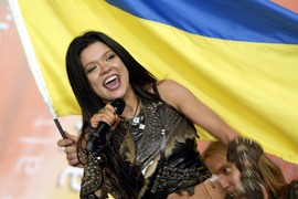 Sećate se DIVLJE I VATRENE Ruslane? 2004. je oduvala Evropu, danas ima 52 godine i kažu da je preterala sa PLASTIČNIM OPERACIJAMA