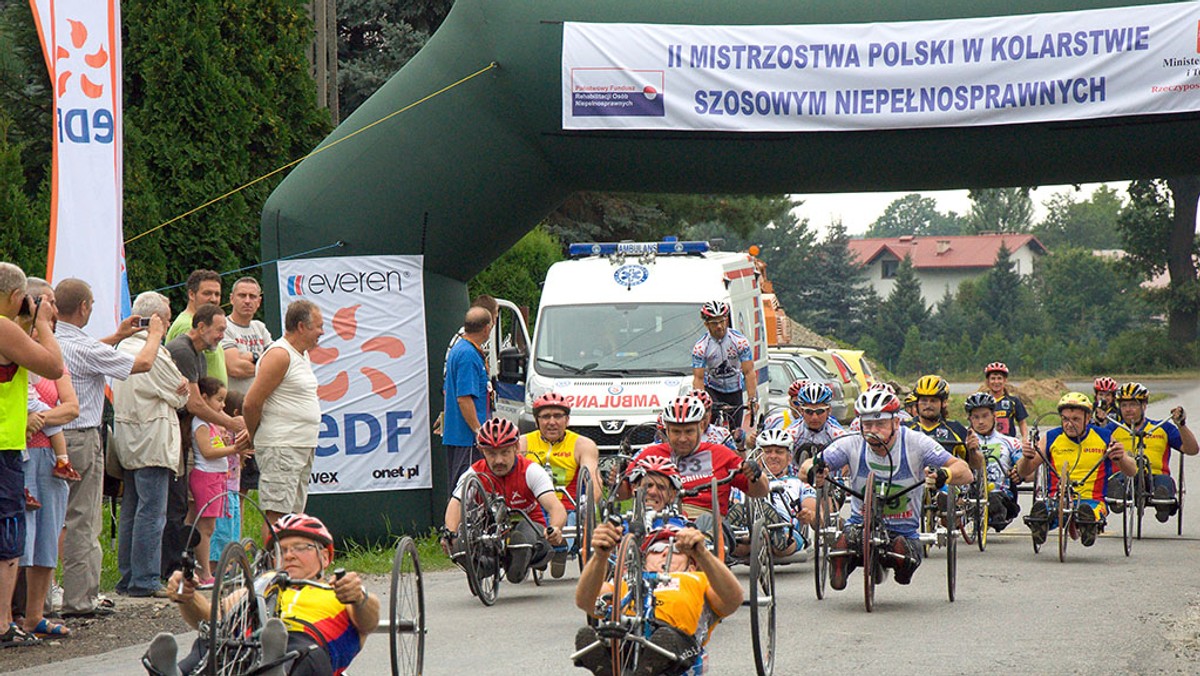 22 i 23 sierpnia odbyły się "Mistrzostwa Polski w Kolarstwie Szosowym Niepełnosprawnych - EDF TOUR 2009", nad którym objął patronat Prezydent Miasta Bielsko-Biała. Zawody rozpoczęto o godzinie 10:00 startem honorowym wszystkich zawodników z Pl. Ratuszowego w Bielsku Białej, który uroczyście zainaugurował Prezydent Bielska - Białej Jacek Krywult. Następnie kolarze przejechali do Mazańcowic, gdzie znajdowała się wyznaczona trasa wyścigu szosowego.