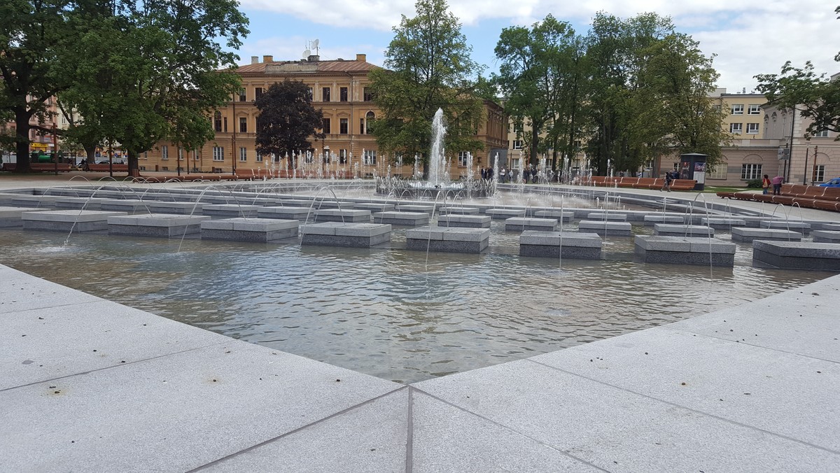 Odnowiony plac Litewski, który ma stanowić wizytówkę Lublina, zostanie otwarty tak szybko, jak będzie to możliwe. Wszystko zależy od decyzji inspektora budowlanego. Możliwe, że stanie się to jeszcze dzisiaj. W czwartek z kolei może odbyć się pierwszy oficjalny pokaz multimedialnej fontanny.