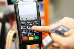 Sprzedawcy będą musieli mieć nowe terminale płatnicze? Takie będą skutki nowej ustawy