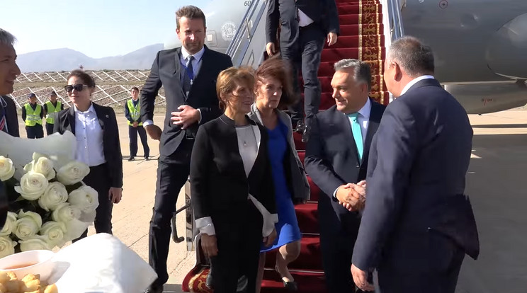 Orbán Viktort és feleségét fogadták Kirgizisztánba