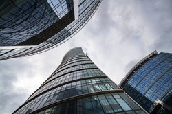 PKO BP obniżył prognozę wzrostu PKB do 3,3 proc. Szczyt inflacji na koniec II kw wyniesie 10,7 proc.