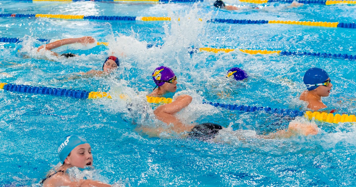 Rekordowa charytatywna sztafeta pływacka