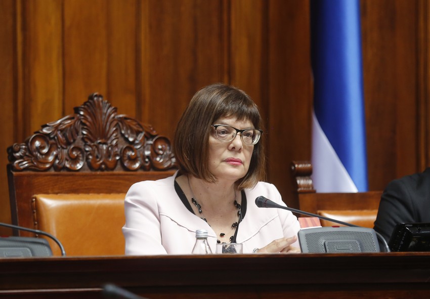 Maja Gojković obavestila je jutros poslanike da će Skupština raditi i posle 18 časova