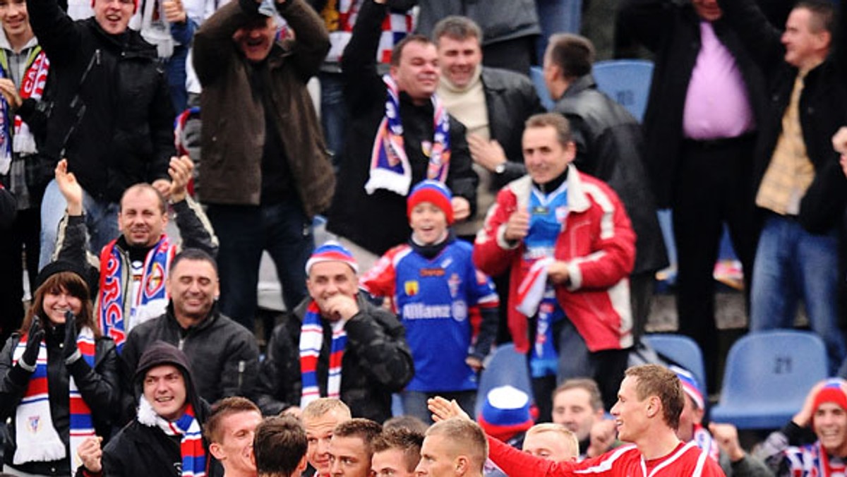 Poniedziałek był pechowym dniem w zespole Górnika Zabrze - donosi oficjalny serwis śląskiego klubu. Maciej Mańka doznał skomplikowanego złamania kości śródręcza lewej ręki i konieczny był zabieg. Z kolei Maciej Bębenek ponownie zmaga się z urazem mięśnia przywodziciela. Pewne jest, że obaj w tej rundzie nie pojawią się już na boisku.