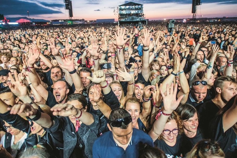 W tym roku na festiwalu muzycznym Open’er wystąpią m.in. The Chemical Brothers, Dua Lipa i Doja Cat.