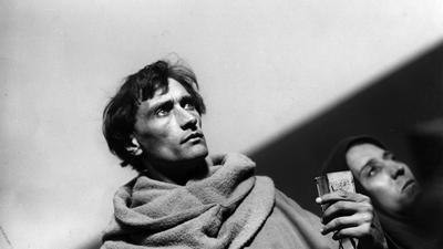 Antonin Artaud w filmie niemym „Męczeństwo Joanny d’Arc (1928 r.)w reż. Carla Theodora Dreyera.
