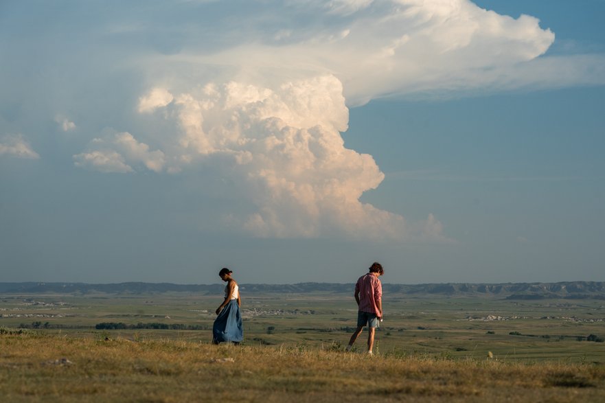 Timothée Chalamet i Taylor Russell w filmie "Do ostatniej kości"