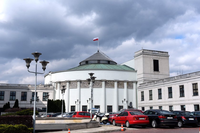 30 milionów więcej na Sejm, a nas dusi drożyzna