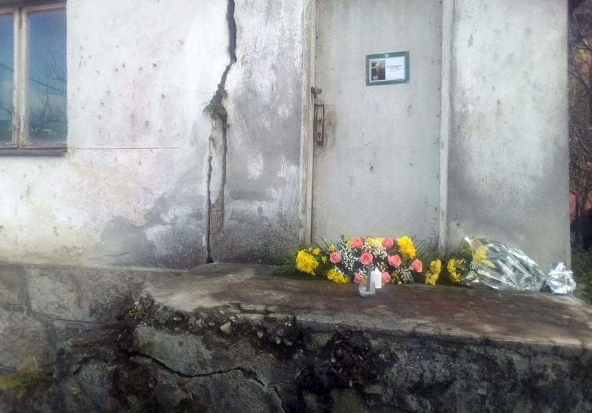 Cveće ispred porodične kuće