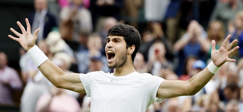 Hit w finale Wimbledonu. Alcaraz powalczy z broniącym tytułu Djokovicem