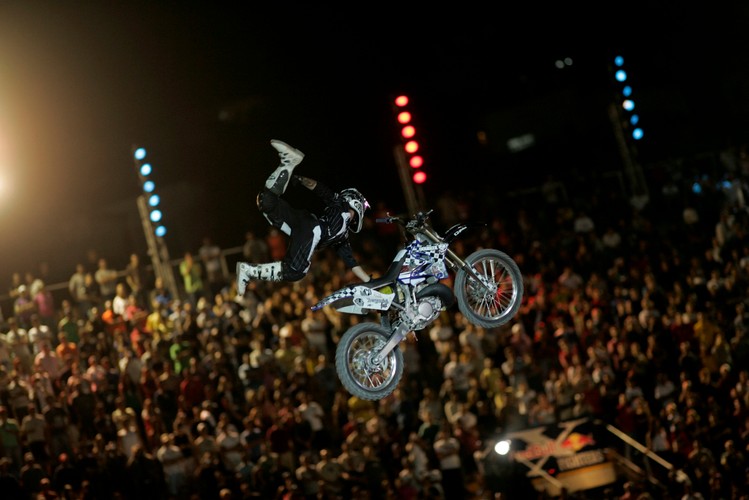 Sambadrom tym razem zapełnił się fanami X-Fightersów