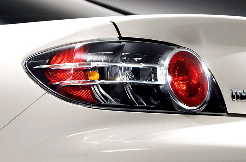 Mazda świętuje 40 lat silnika z wirującym tłokiem w modelu RX-8