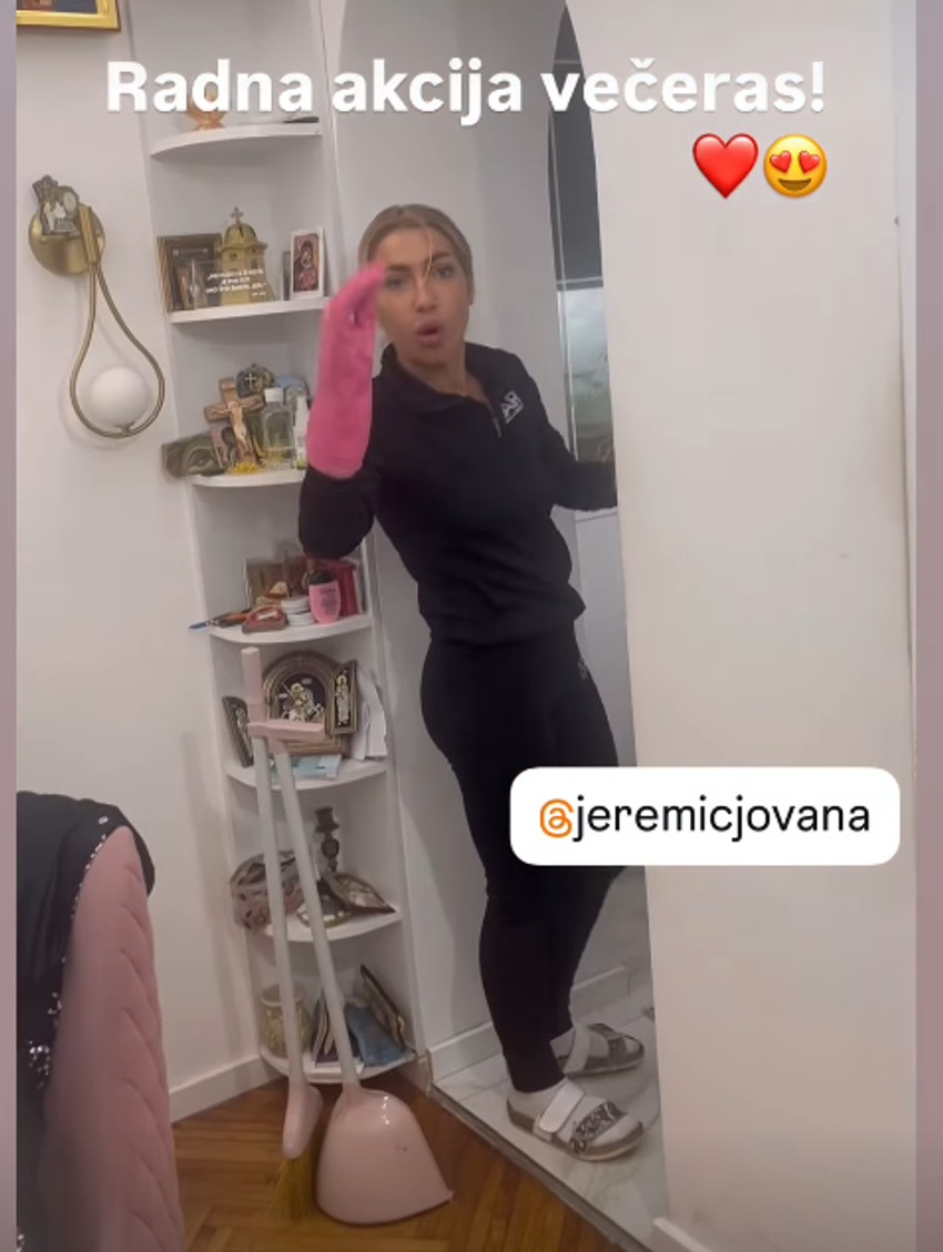 Jovana Jeremić čisti stan