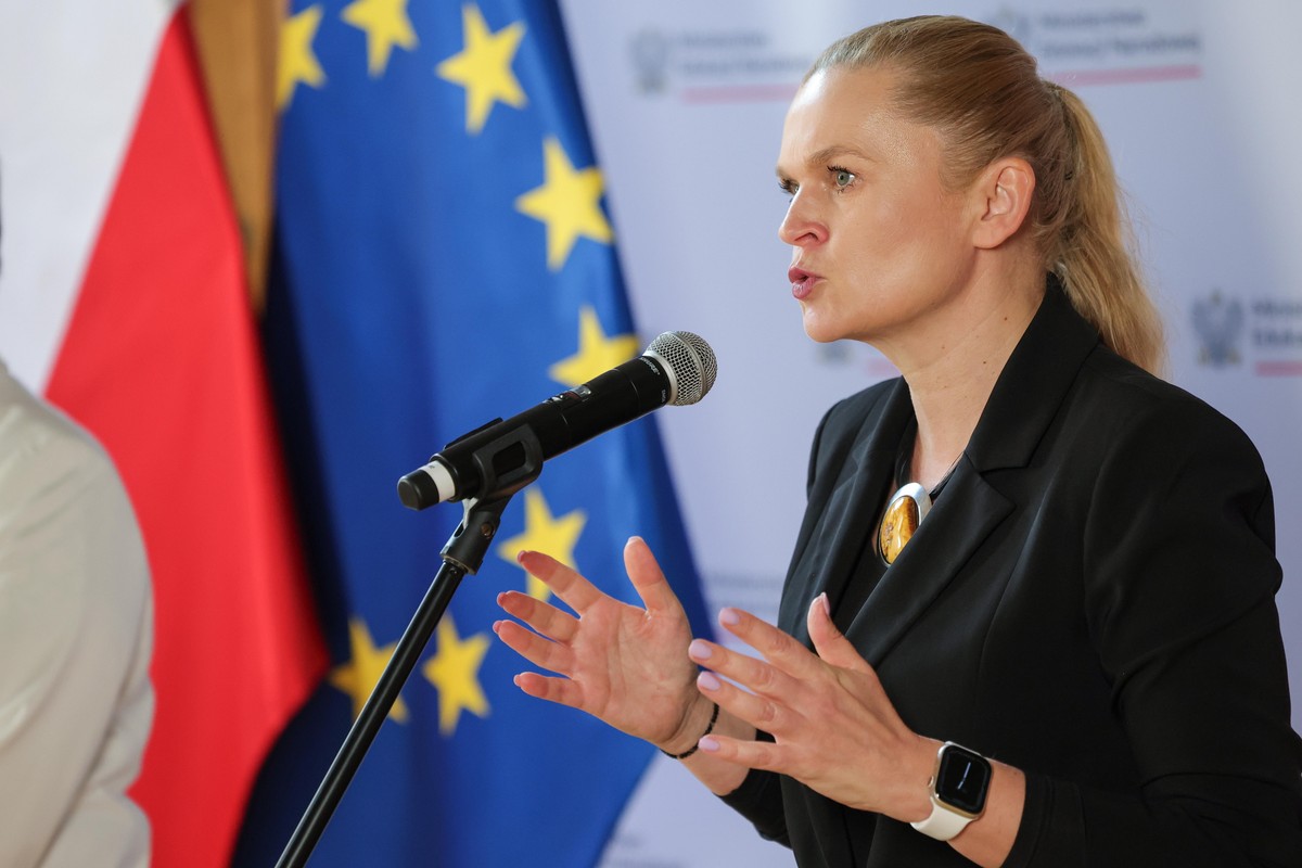 Minister edukacji Barbara Nowacka, konferencja "Edukacja obywatelska zamiast HiT", 10.04.24 Warszawa.