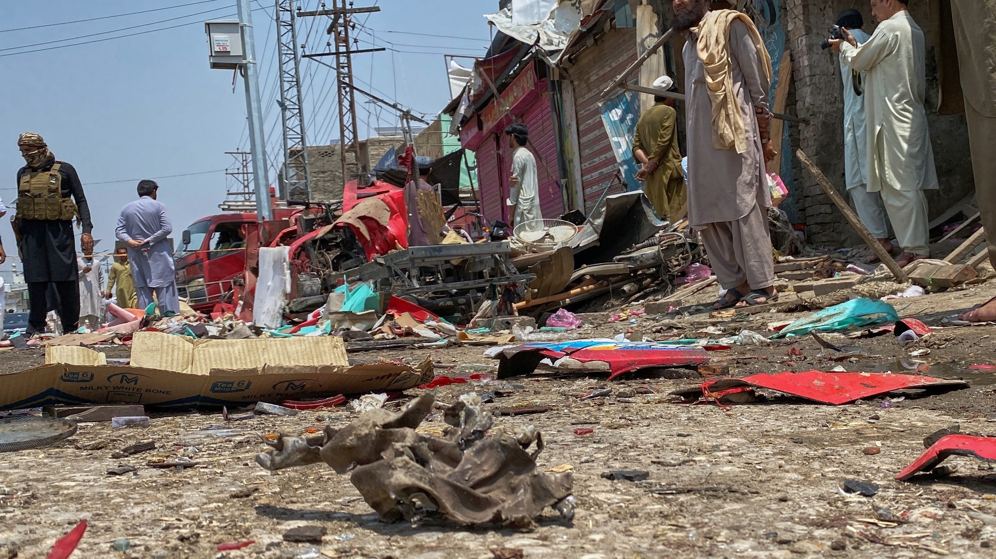 Na trhu na severozápade Pakistanu došlo k výbuchu, ktorý spôsobil samovražedný atentátnik.