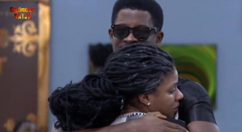 Seyi comforts Venita after she burst out crying [Africa Magic/BBNaija]