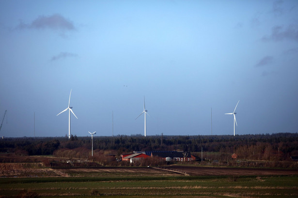 Turbina wiatrowa MHI Vestas V164 w czasie testów operacyjnych w duńskim centrum testowym turbin wiatrowych w Osterild. Dania, 18.04.2016.