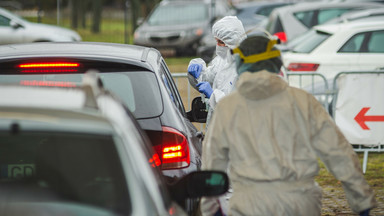 Zrobiłam test na koronawirusa na NFZ. Mróz, tłum ludzi i dwa dni czekania na wynik [LIST]