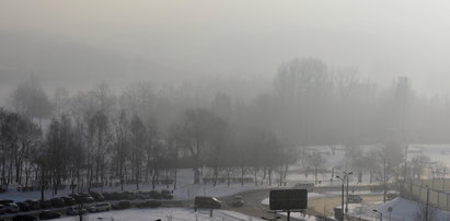 Smog nad Śląskiem. Koleje Śląskie wożą kierowców za darmo