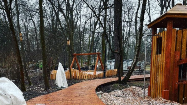 Projekt rewitalizacji parku im. Wojciecha Bednarskiego w Krakowie zakłada przywrócenie jego historycznego charakteru