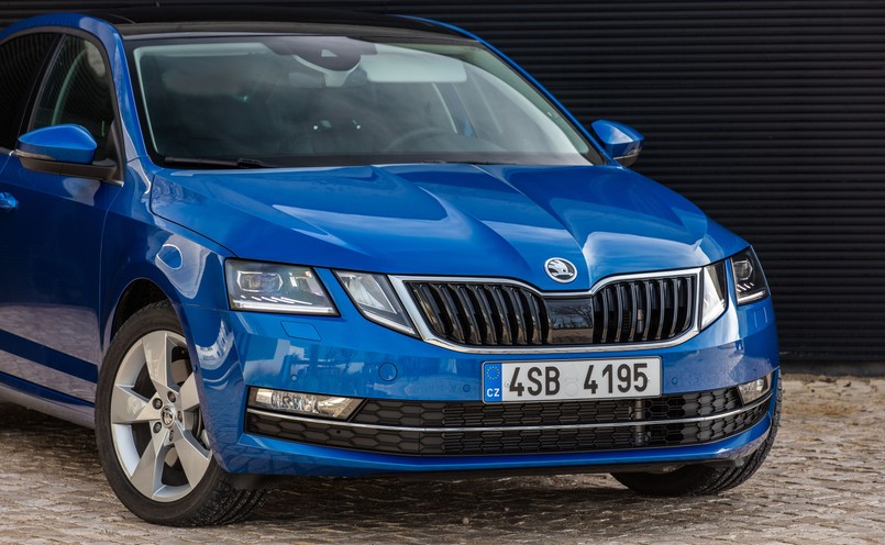 Skoda Octavia 2.0 TDI 4x4 DSG. Światła w technice LED są trwalsze od lamp wyładowczych i lepiej oświetlają drogą