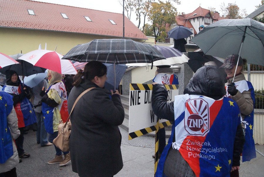Olsztyn: nauczyciele protestowali przeciwko reformie edukacji