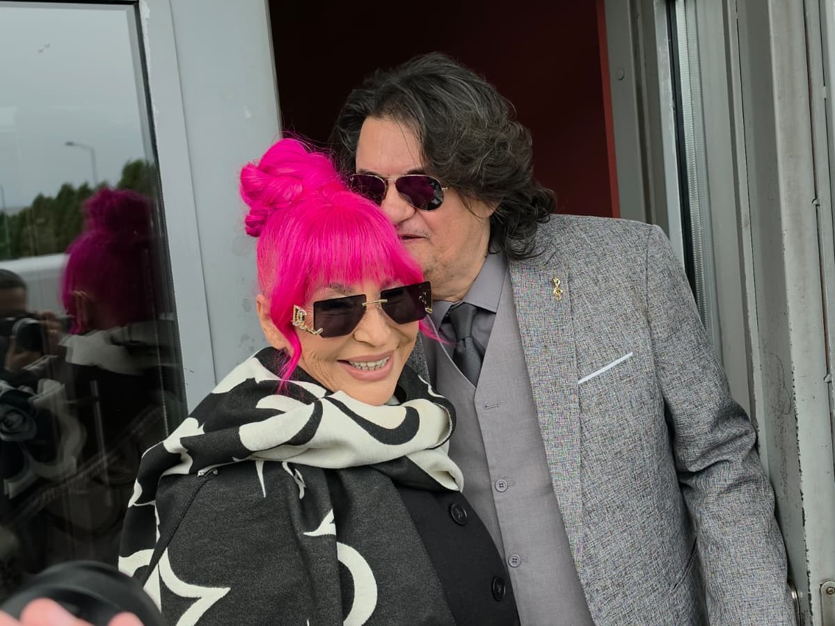 Zorica Brunclik stigla na snimanje Pinkovih Zvezda: Kemiš je ljubi u glavu  - Blic