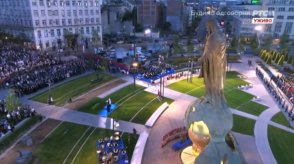 Savski trg u Beogradu, kod spomenika Stefanu Nemanji 